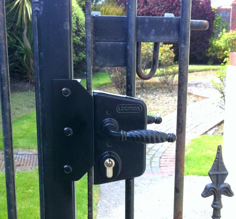 metal gate lock Locksmith